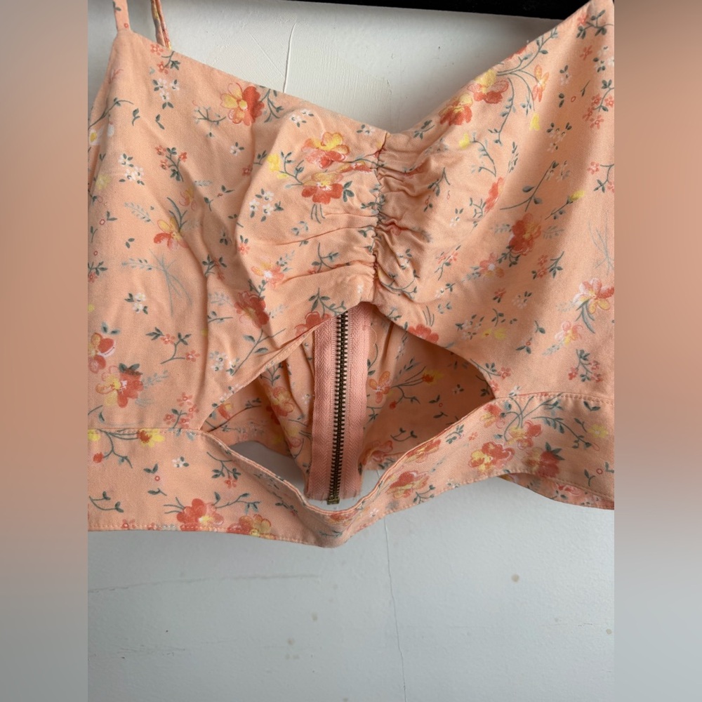 Flynn Skye Floral Crop Top - Picture 2 of 4